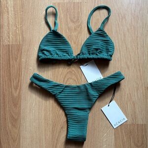 Acacia swimwear ripple restore ribbed size P wren top
Oslo bottom XS fennel rib